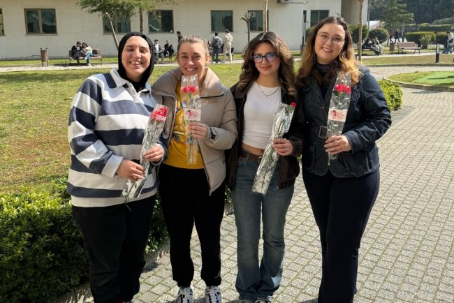 8 Mart Kadınlar Gününe Özel Çiçek Dağıtımımız